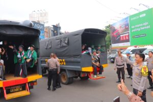 Aksi Solidaritas Berlangsung Damai, Dua Truck Dalmas Polresta Bandar Lampung Bantu Antar Massa