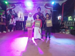 Warga Kelurahan Labuhan Ratu RT 002 Gelar Malem Puncak HUTRI Ke 79 sekaligus Pembagian Hadiah Pemenang Lomba.